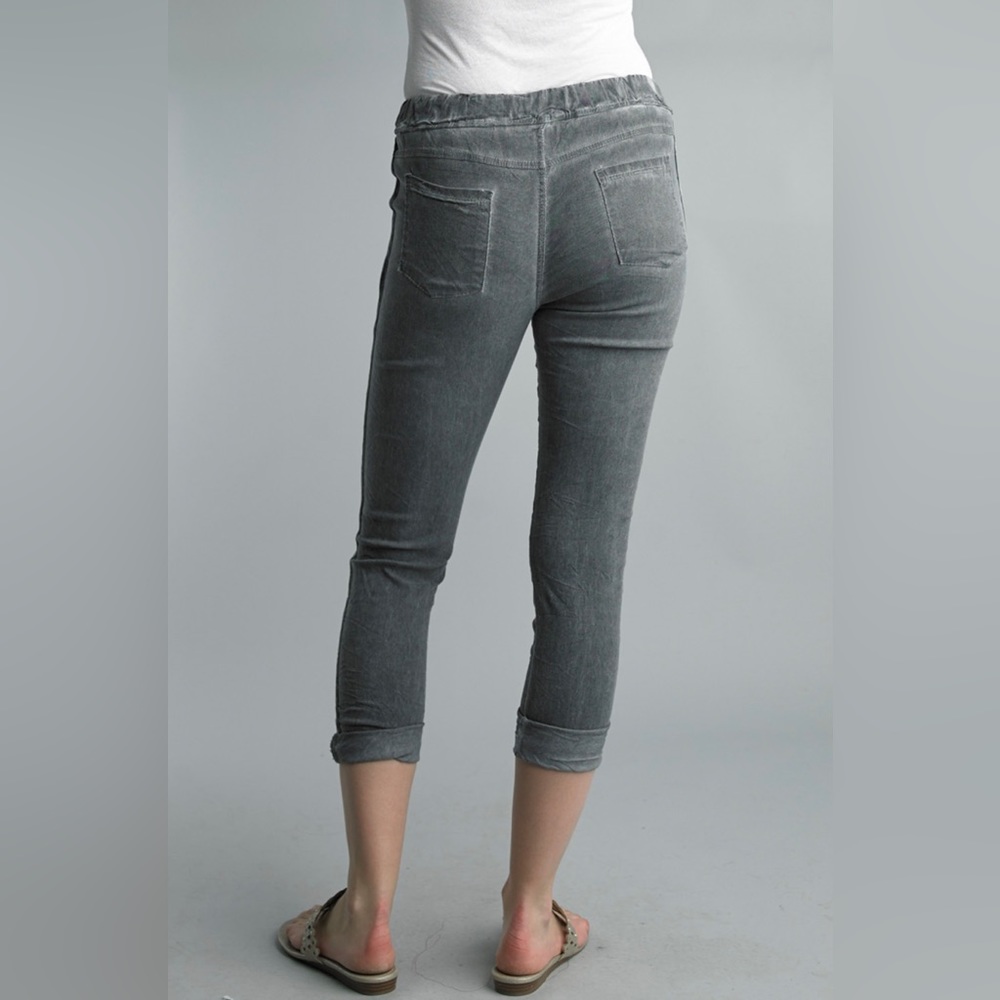 Free people distress, gray pull on cropped jeans, size 26